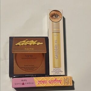 Super-deal-Tarte include:Bronzer, mascara & lipstick.